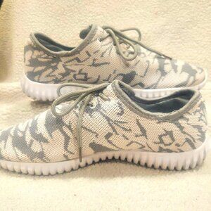 Dirty Laundry Gray/White Hyphen Camo Mesh Lace-up Sneaker - Size 8